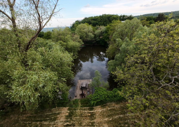 ARETÉ REAL – PRIPRAVUJEME PREDAJ 6270m2 POZEMKU S JAZIERKOM V MODRE, ČASŤ ŠARKAPERKY