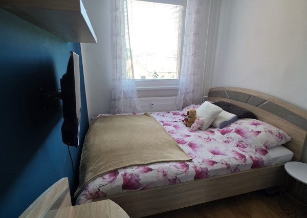 Areté real - Predaj veľmi pekného, zrekonštruovaného 3-izbového bytu s priestrannou loggiou, Svätoplukova ul, Pezinok