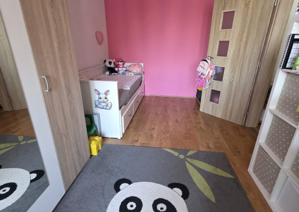 Areté real - Predaj veľmi pekného, zrekonštruovaného 3-izbového bytu s priestrannou loggiou, Svätoplukova ul, Pezinok