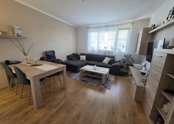 Areté real - Predaj veľmi pekného, zrekonštruovaného 3-izbového bytu s priestrannou loggiou, Svätoplukova ul, Pezinok
