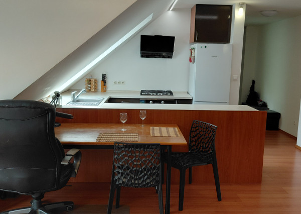 ARETÉ REAL- PREDAJ TEHLOVÉHO 2IZB.BYTU V PEZINKU, CENTRUM,  S BALKÓNOM A MUROVANOU PIVNICOU