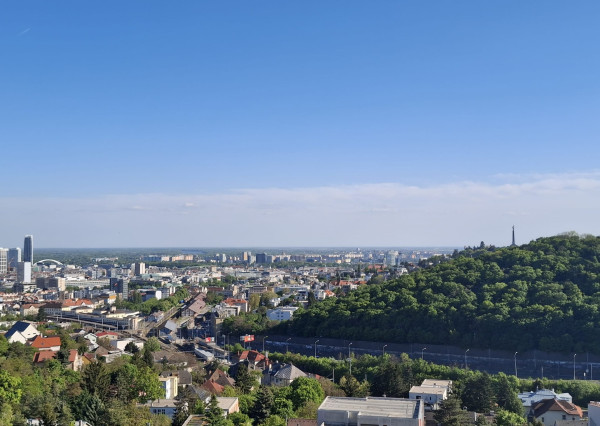 Areté real- Predaj  slnečného 4 izbového bytu s 3 loggiami, ulica Ladislava Dérera, lokalita KRAMÁRE