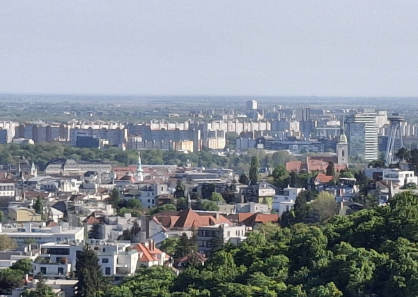 Areté real- Predaj  slnečného 4 izbového bytu s 3 loggiami, ulica Ladislava Dérera, lokalita KRAMÁRE