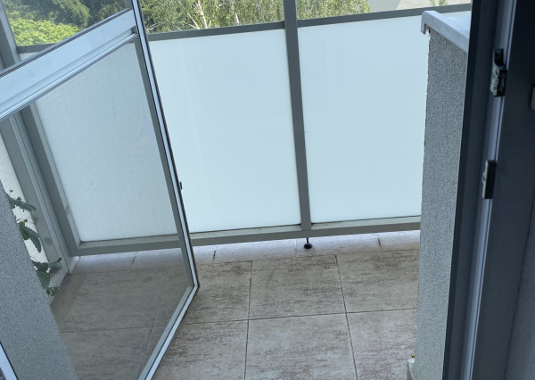 Areté real- Predaj výborne riešeného 3-izbového bytu s balkónom vo výbornej lokalite v centre Pezinka, Záhradná ul.