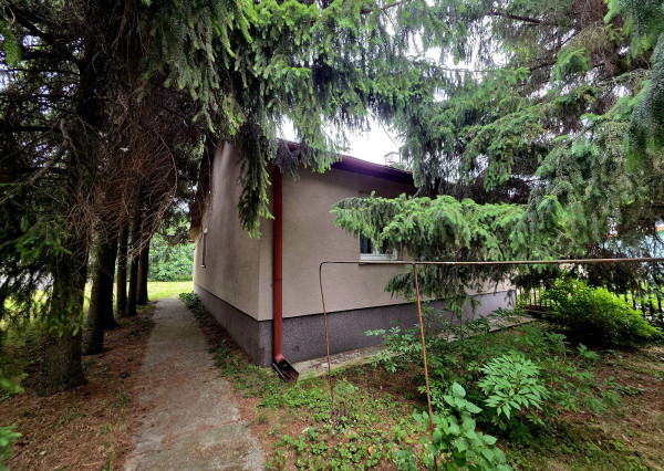 ARETÉ REAL- PONÚKAME NA PREDAJ RODINNÝ DOM NA SLNEČNOM, VEĽKORYSOM POZEMKU V PEZINKU