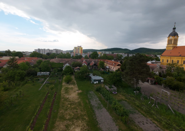 ARETÉ REAL – PRIPRAVUJEME PREDAJ 2 VINÁRSKYCH RODINNÝCH DOMOV S NEBYTOVÝMI BUDOVAMI V CENTRE MODRY, DOLNÁ
