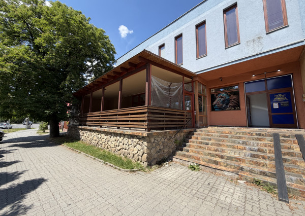 ARETÉ REAL – PRENÁJOM 171m2 KOMERČNÉHO PRIESTORU S TERASOU NA TOP MIESTE, PEZINOK, JESENSKÉHO