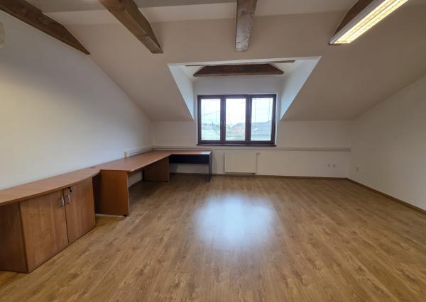Areté real - Prenájom priestorov v centre Pezinka – vhodné na administratívu, služby alebo bývanie spojené s podnikaním