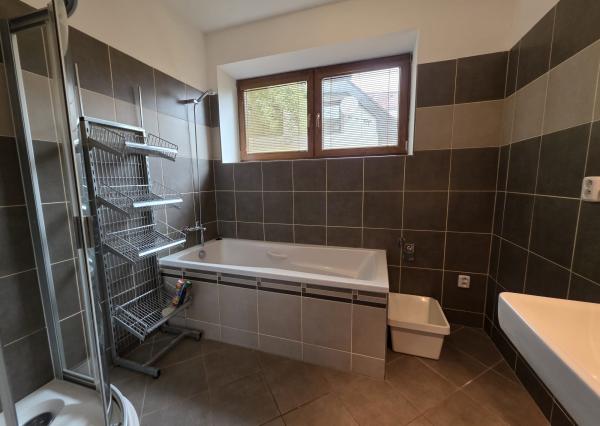 Areté real - Prenájom priestorov v centre Pezinka – vhodné na administratívu, služby alebo bývanie spojené s podnikaním
