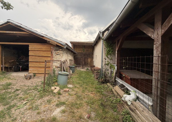 ARETÉ REAL – PREDAJ 2 VINÁRSKYCH RODINNÝCH DOMOV S 2 NEBYTOVÝMI BUDOVAMI V CENTRE MODRY, DOLNÁ