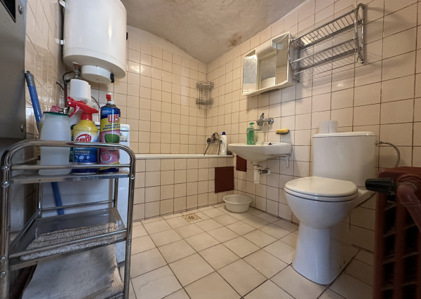 ARETÉ REAL – PREDAJ 2 VINÁRSKYCH RODINNÝCH DOMOV S 2 NEBYTOVÝMI BUDOVAMI V CENTRE MODRY, DOLNÁ