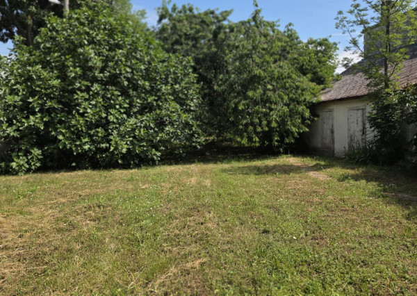 ARETÉ REAL- PONÚKAME NA PREDAJ RODINNÝ DOM NA SLNEČNOM, VEĽKORYSOM POZEMKU V PEZINKU
