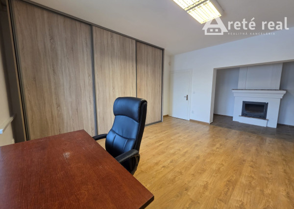 Areté real - Prenájom priestorov v centre Pezinka – kombinovateľné priestory vo výbornej lokalite v Pezinku