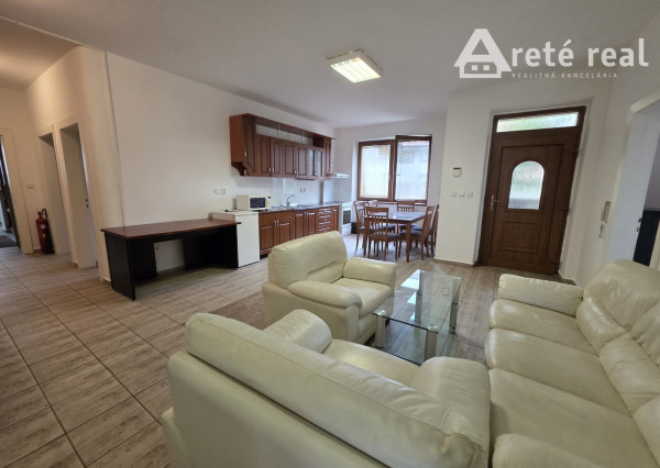 Areté real - Prenájom priestorov v centre Pezinka – kombinovateľné priestory vo výbornej lokalite v Pezinku