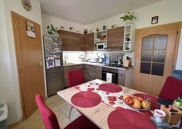 Areté real - Predaj výborne dispozične riešeného 2 -izbového bytu s balkónom v obľúbenej lokalite Muškát v Pezinku