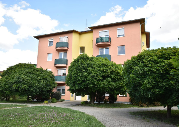 Areté real - Predaj výborne dispozične riešeného 2 -izbového bytu s balkónom v obľúbenej lokalite Muškát v Pezinku