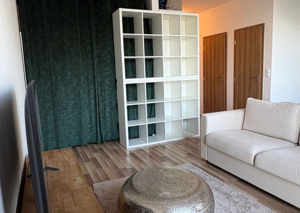 ARETÉ REAL- PONÚKAME NA PREDAJ SLNEČNÝ 1 IZB.BYT S BALKÓNOM, PARKOVACÍM STÁTÍM, V MALEBNEJ DEDINKE SLOVENSKÝ GROB