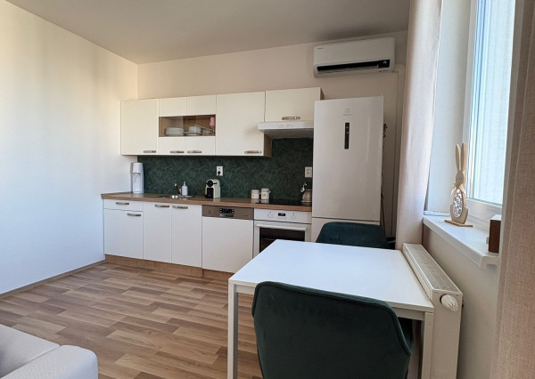 ARETÉ REAL- PONÚKAME NA PREDAJ SLNEČNÝ 1 IZB.BYT S BALKÓNOM, PARKOVACÍM STÁTÍM, V MALEBNEJ DEDINKE SLOVENSKÝ GROB