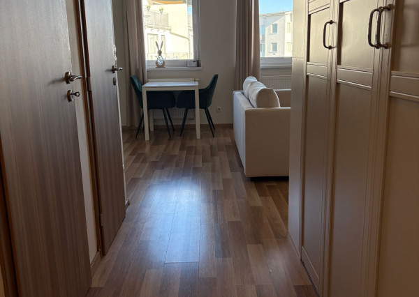 ARETÉ REAL- PONÚKAME NA PREDAJ SLNEČNÝ 1 IZB.BYT S BALKÓNOM, PARKOVACÍM STÁTÍM, V MALEBNEJ DEDINKE SLOVENSKÝ GROB
