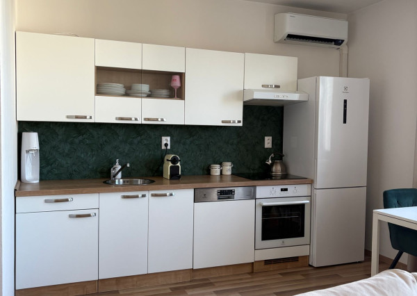 ARETÉ REAL- PONÚKAME NA PREDAJ SLNEČNÝ 1 IZB.BYT S BALKÓNOM, PARKOVACÍM STÁTÍM, V MALEBNEJ DEDINKE SLOVENSKÝ GROB