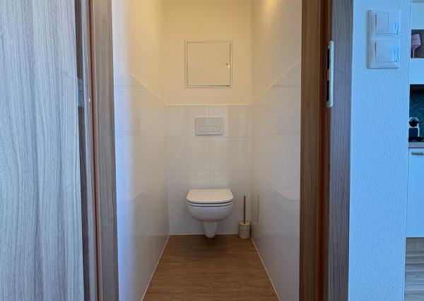 ARETÉ REAL- PONÚKAME NA PREDAJ SLNEČNÝ 1 IZB.BYT S BALKÓNOM, PARKOVACÍM STÁTÍM, V MALEBNEJ DEDINKE SLOVENSKÝ GROB