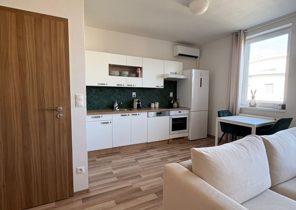 ARETÉ REAL- PONÚKAME NA PREDAJ SLNEČNÝ 1 IZB.BYT S BALKÓNOM, PARKOVACÍM STÁTÍM, V MALEBNEJ DEDINKE SLOVENSKÝ GROB