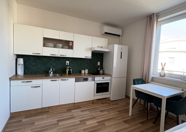 ARETÉ REAL- PONÚKAME NA PREDAJ SLNEČNÝ 1 IZB.BYT S BALKÓNOM, PARKOVACÍM STÁTÍM, V MALEBNEJ DEDINKE SLOVENSKÝ GROB