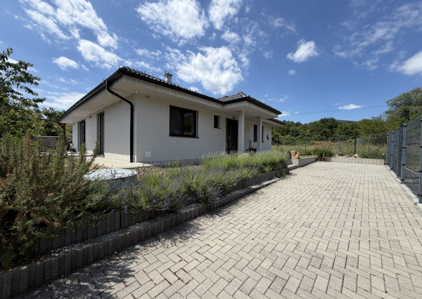 ARETÉ REAL - PREDAJ RODINNÉHO DOMU S BAZÉNOM, MODRA, FERDINANDA PÍSECKÉHO
