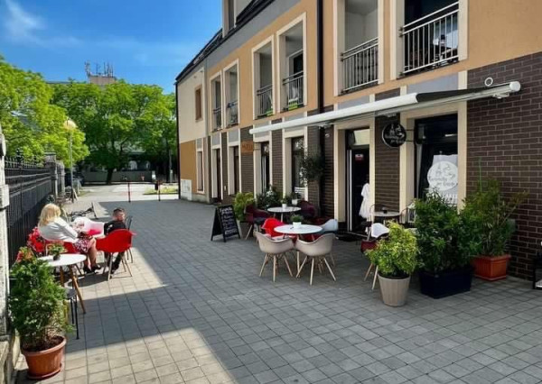 ARETÉ REAL – ODSTÚPENIE ZABEHNUTEJ ŠTÝLOVEJ KAVIARNE V CENTRE PEZINKA