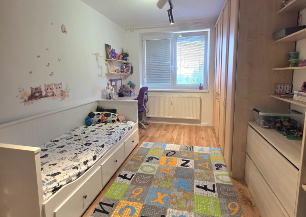 Areté real - Predaj veľmi pekného, priestranného 3 izbového bytu s 2 balkónmi a garážou, sídl. Muškát, Pezinok