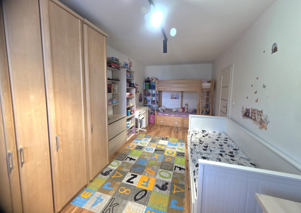 Areté real - Predaj veľmi pekného, priestranného 3 izbového bytu s 2 balkónmi a garážou, sídl. Muškát, Pezinok