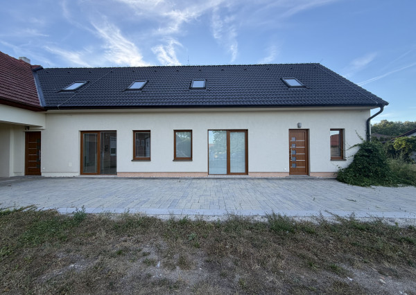 ARETÉ REAL – PRENÁJOM ZARIADENÉHO BYTU S TERASOU A DOBRÝM PARKOVANÍM, CHORVÁTSKY GROB, HORNODVORSKÁ