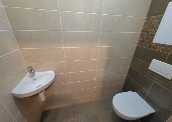 Areté real- Predaj výborne riešeného 2-izbového bytu s garážovým státím v dobrej lokalite, ul. Novomeského /byt.dom La Vita/, Pezinok