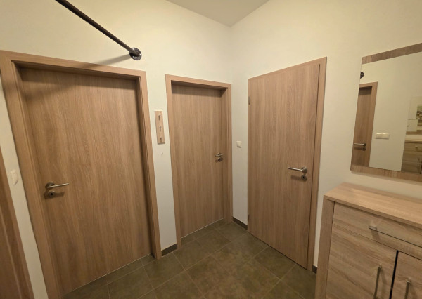 Areté real- Predaj výborne riešeného 2-izbového bytu s garážovým státím v dobrej lokalite, ul. Novomeského /byt.dom La Vita/, Pezinok