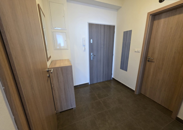 Areté real- Predaj výborne riešeného 2-izbového bytu s garážovým státím v dobrej lokalite, ul. Novomeského /byt.dom La Vita/, Pezinok