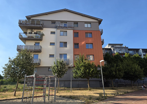 Areté real- Predaj výborne riešeného 2-izbového bytu s garážovým státím v dobrej lokalite, ul. Novomeského /byt.dom La Vita/, Pezinok
