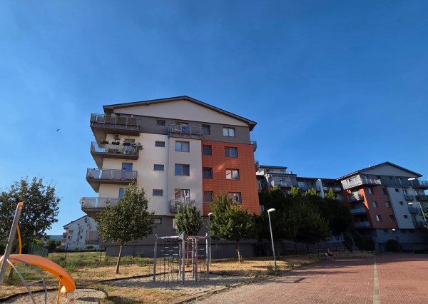 Areté real- Predaj výborne riešeného 2-izbového bytu s garážovým státím v dobrej lokalite, ul. Novomeského /byt.dom La Vita/, Pezinok