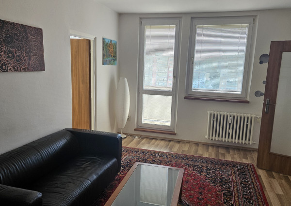 Areté real - Prenájom pekného, zariadeného 3-izbového bytu s priestrannou loggiou, Jurkovičova ul., Bratislava - Rača