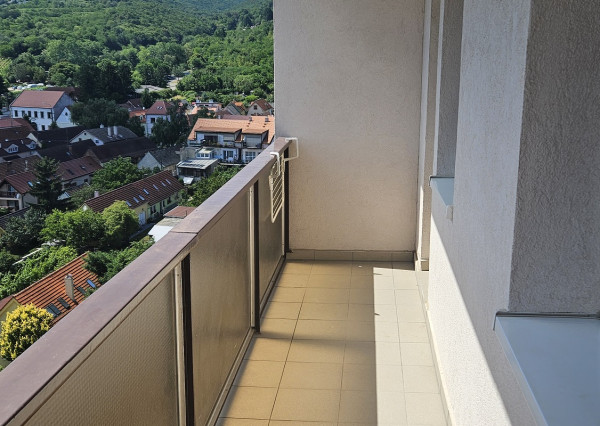 Areté real - Prenájom pekného, zariadeného 3-izbového bytu s priestrannou loggiou, Jurkovičova ul., Bratislava - Rača