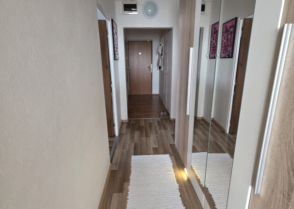 Areté real - Prenájom pekného, zariadeného 3-izbového bytu s priestrannou loggiou, Jurkovičova ul., Bratislava - Rača