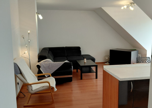 ARETÉ REAL- Ponúkame na prenájom pekný 2 izbový byt v centre PEZINKA s balkónom.