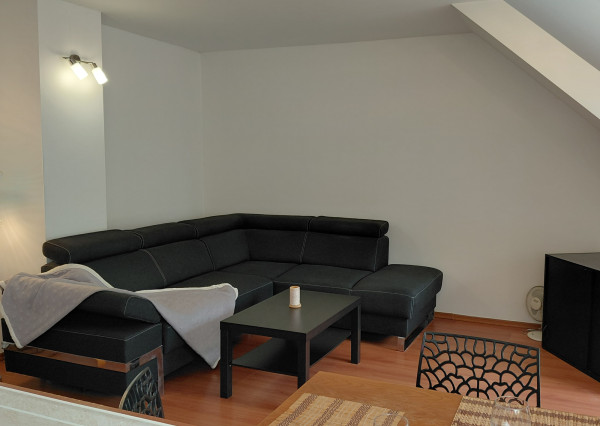 ARETÉ REAL- Ponúkame na prenájom pekný 2 izbový byt v centre PEZINKA s balkónom.
