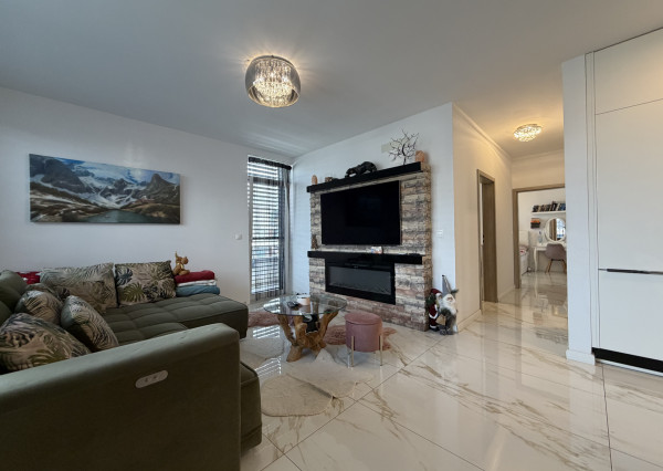 ARETÉ REAL – BYT S PRIESTRANNOU TERASOU A BALKÓNOM, SLNEČNICE