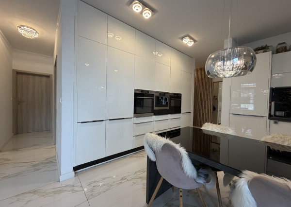 ARETÉ REAL – BYT S PRIESTRANNOU TERASOU A BALKÓNOM, SLNEČNICE