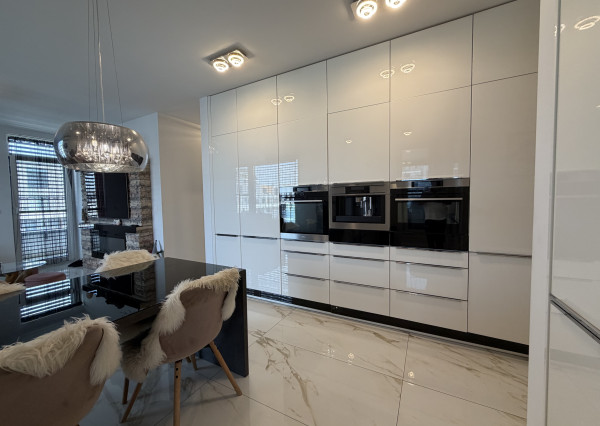 ARETÉ REAL – BYT S PRIESTRANNOU TERASOU A BALKÓNOM, SLNEČNICE