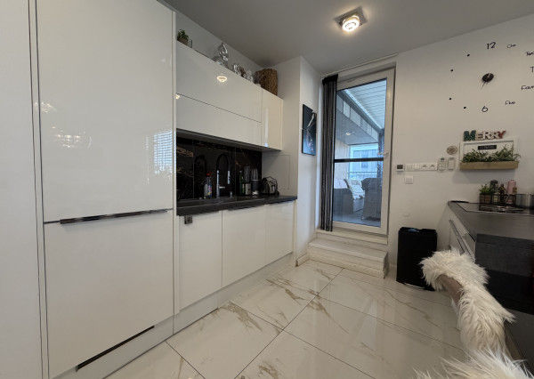 ARETÉ REAL – BYT S PRIESTRANNOU TERASOU A BALKÓNOM, SLNEČNICE