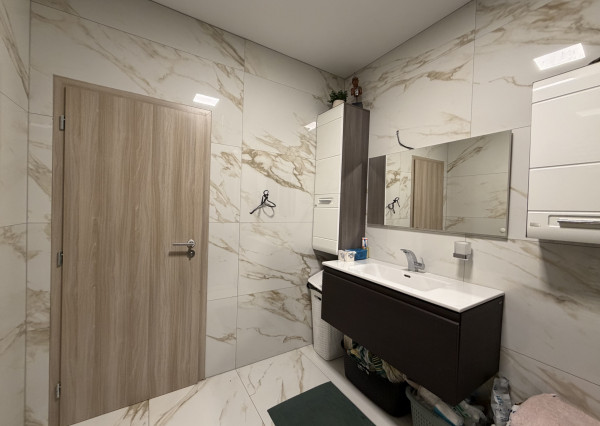 ARETÉ REAL – BYT S PRIESTRANNOU TERASOU A BALKÓNOM, SLNEČNICE