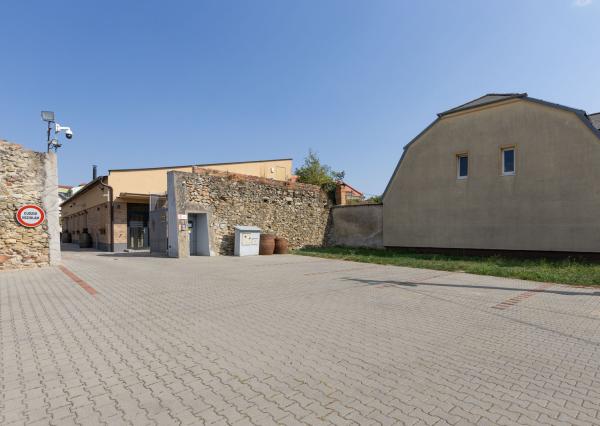 ARETÉ REAL - PREDAJ POLYFUNKČNEJ BUDOVY S VLASTNÝM PARKOVISKOM, PEZINOK CENTRUM