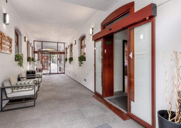 ARETÉ REAL - PREDAJ POLYFUNKČNEJ BUDOVY S VLASTNÝM PARKOVISKOM, PEZINOK CENTRUM