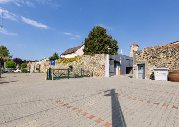 ARETÉ REAL - PREDAJ POLYFUNKČNEJ BUDOVY S VLASTNÝM PARKOVISKOM, PEZINOK CENTRUM